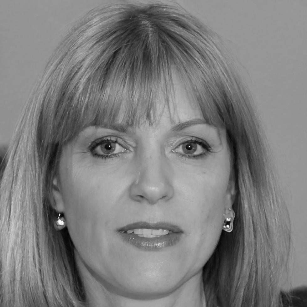 Portrait de Séléna Moreau, analyste financière senior